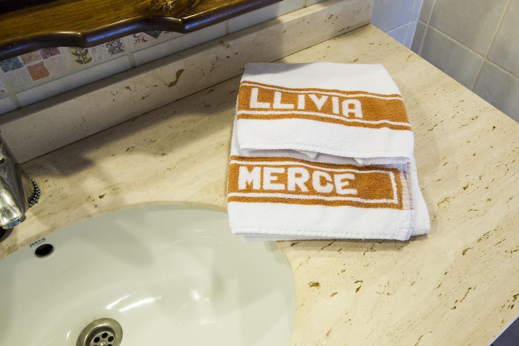 Hotel Fonda Merce Llivia Bilik gambar