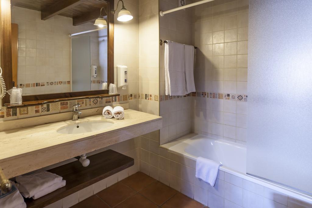 Hotel Fonda Merce Llivia Bilik gambar